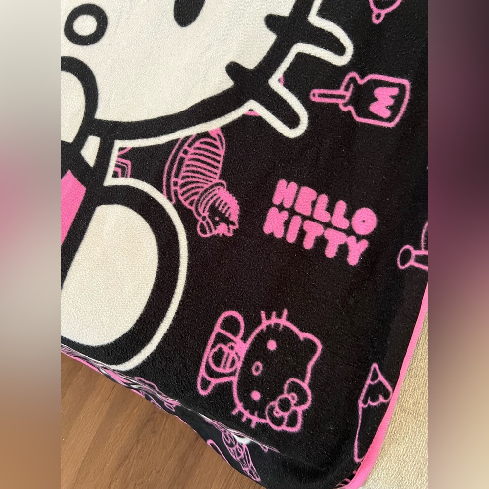 Hello Kitty blanket - Picture 4 of 6